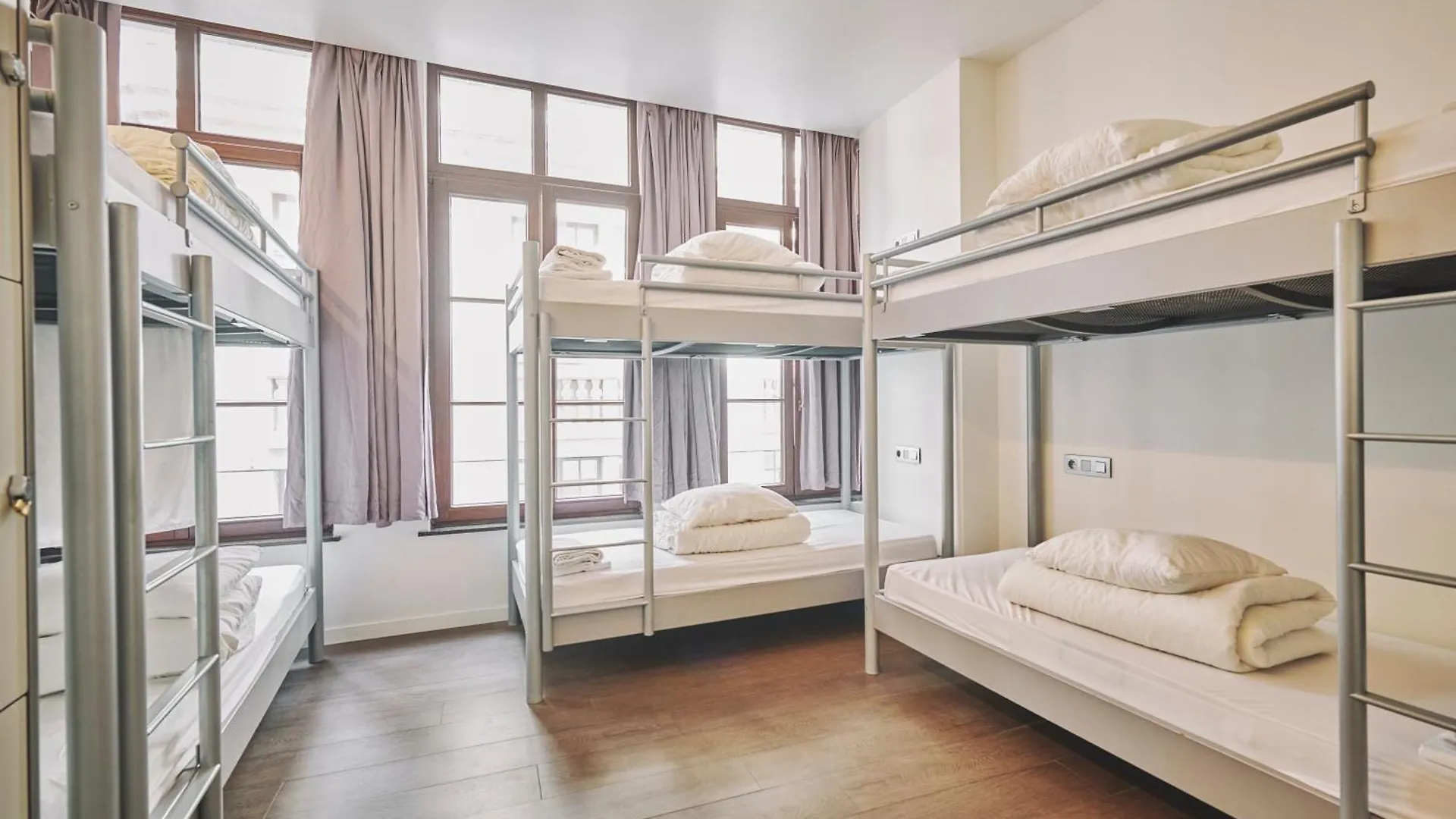 The Classic By 2Go4 Grand Place Brussels Hostel
